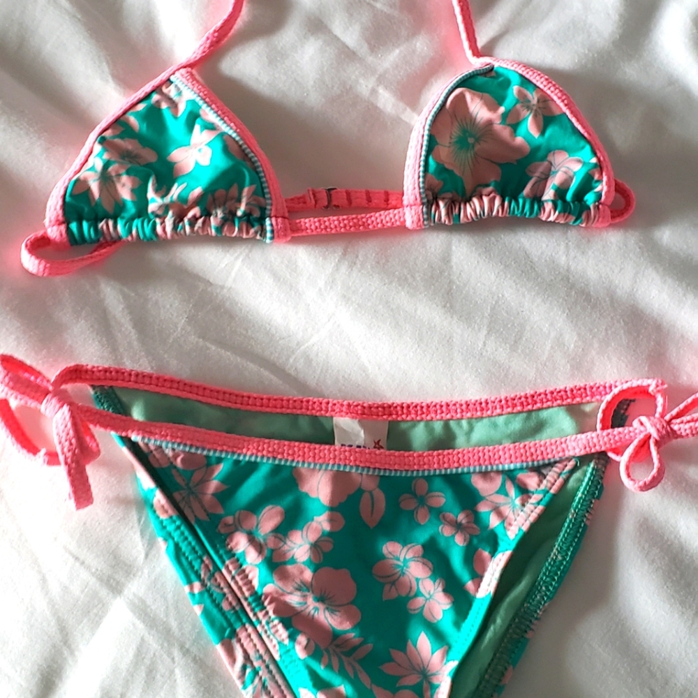 Kiwi Saint-Tropez swimsuit for Girls.